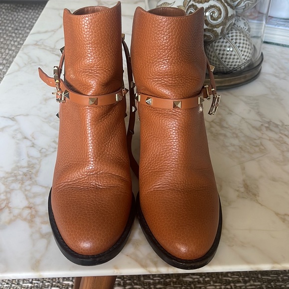 Valentino rock stud ankle leather boots.. size 39 1/2.. block heel 2 1/2 inches - Picture 2 of 8